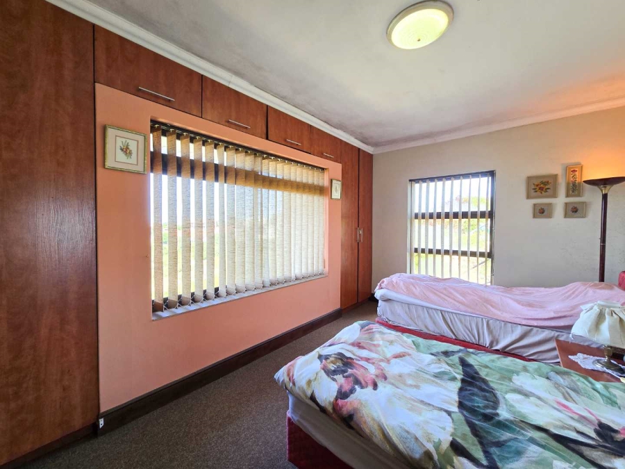 4 Bedroom Property for Sale in Stilbaai Wes Western Cape